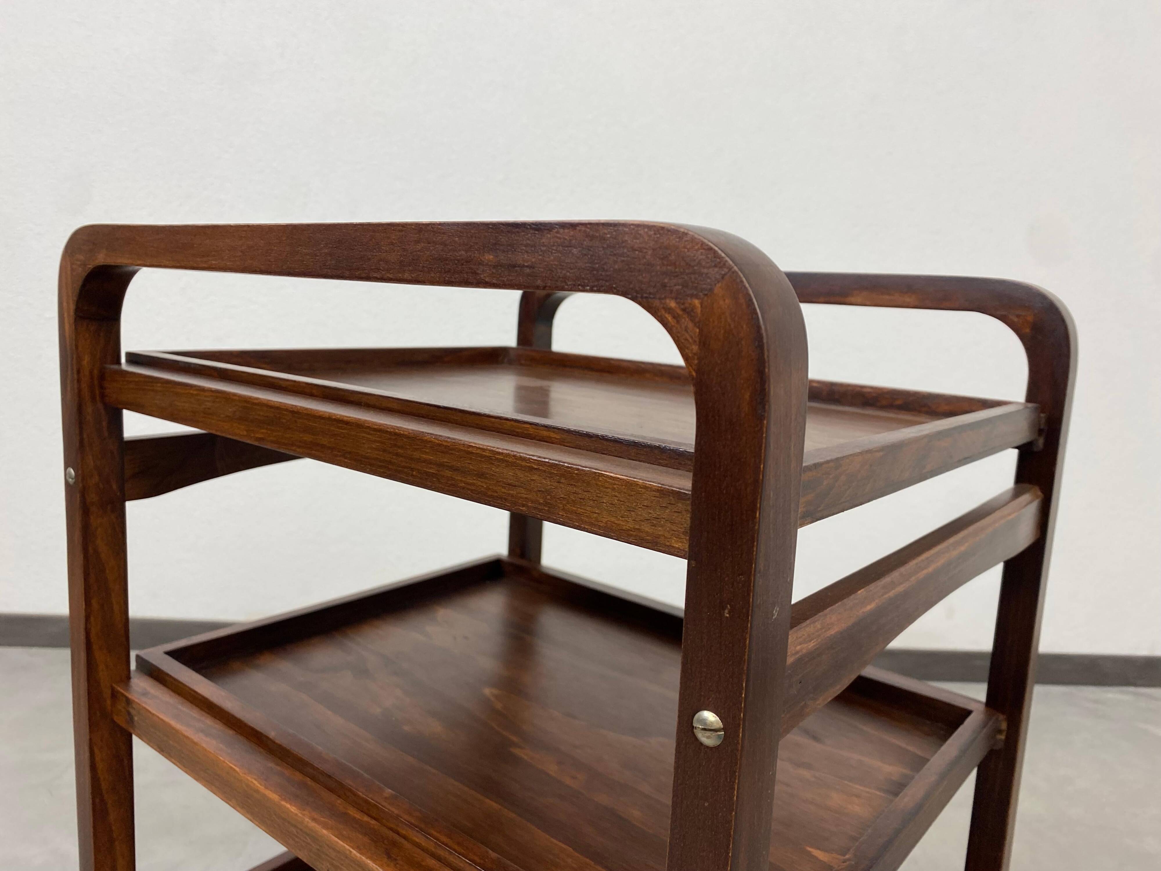 Thonet shelves