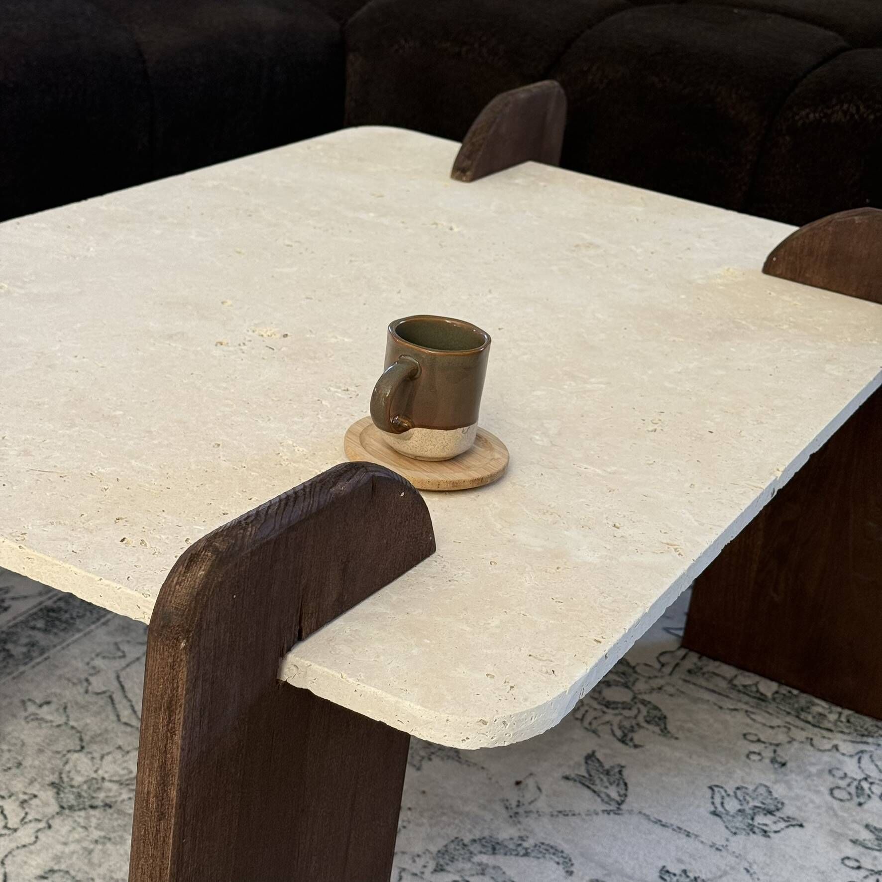 Table basse "sira" travertin et bois
