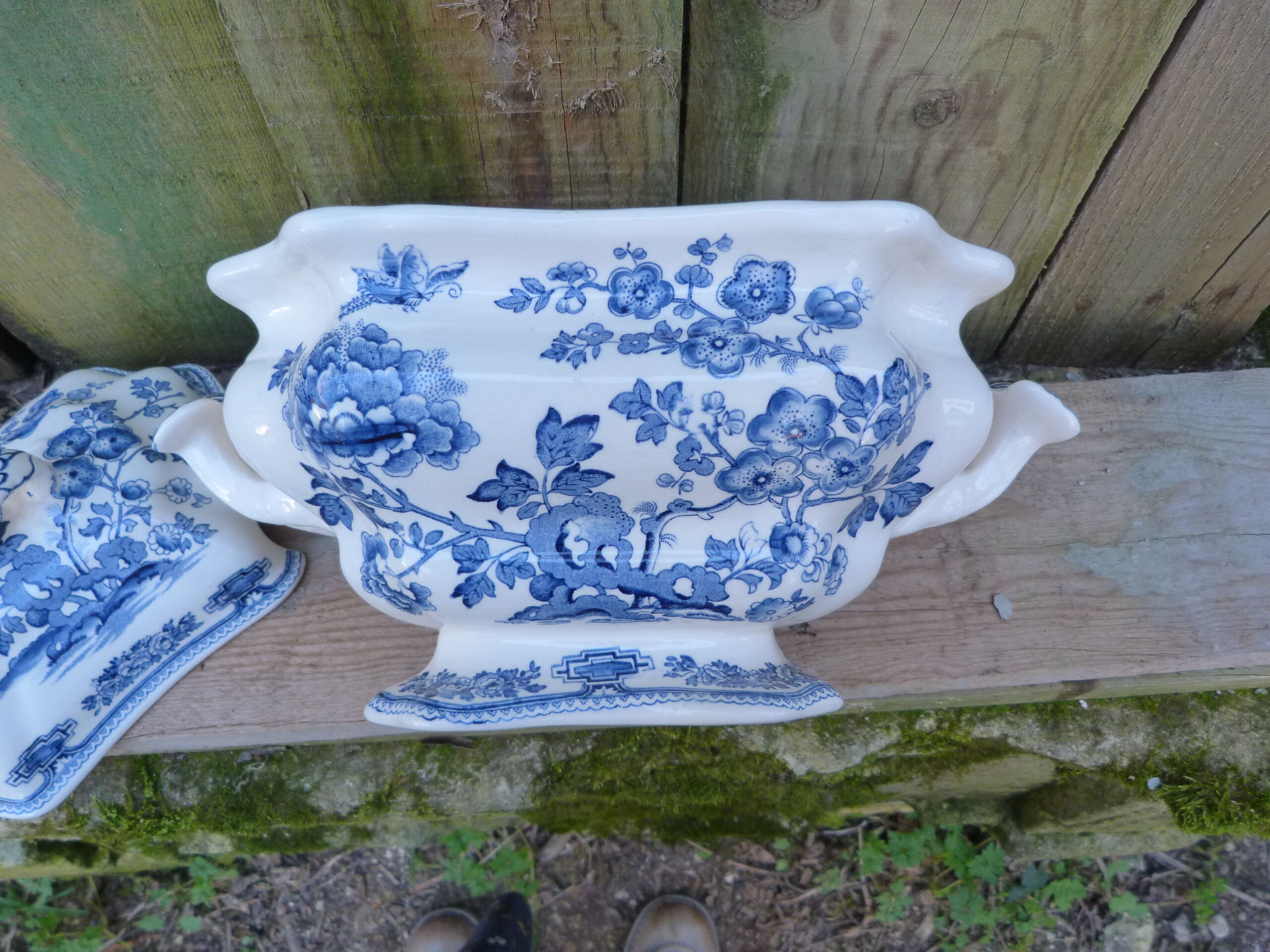 Old English tureen Mason's blue floral pattern