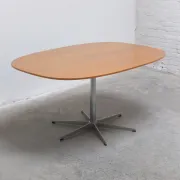 'Superellipse' pedestal table in oak by Arne Jacobsen for Fritz Hansen, 1981