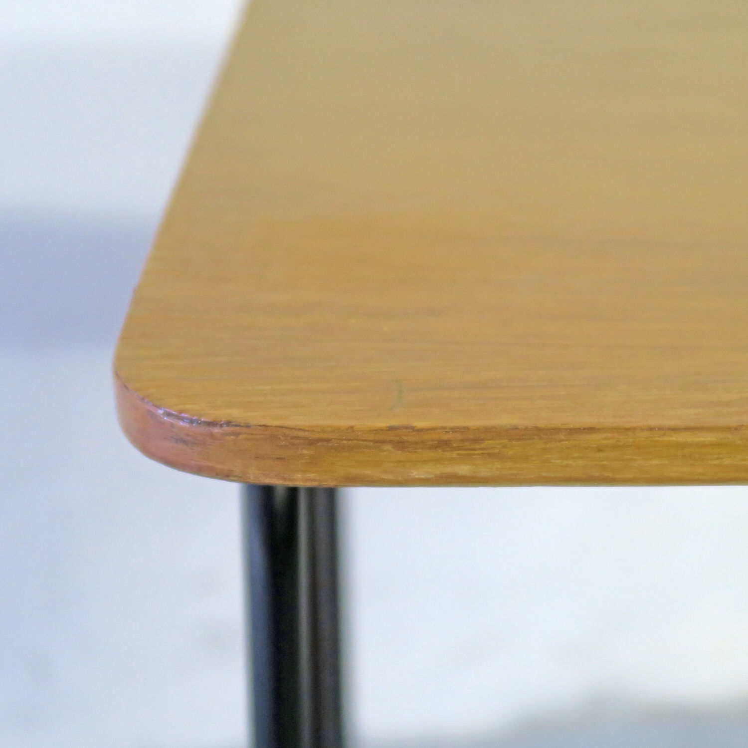 Side table is reviewed in scoubidou