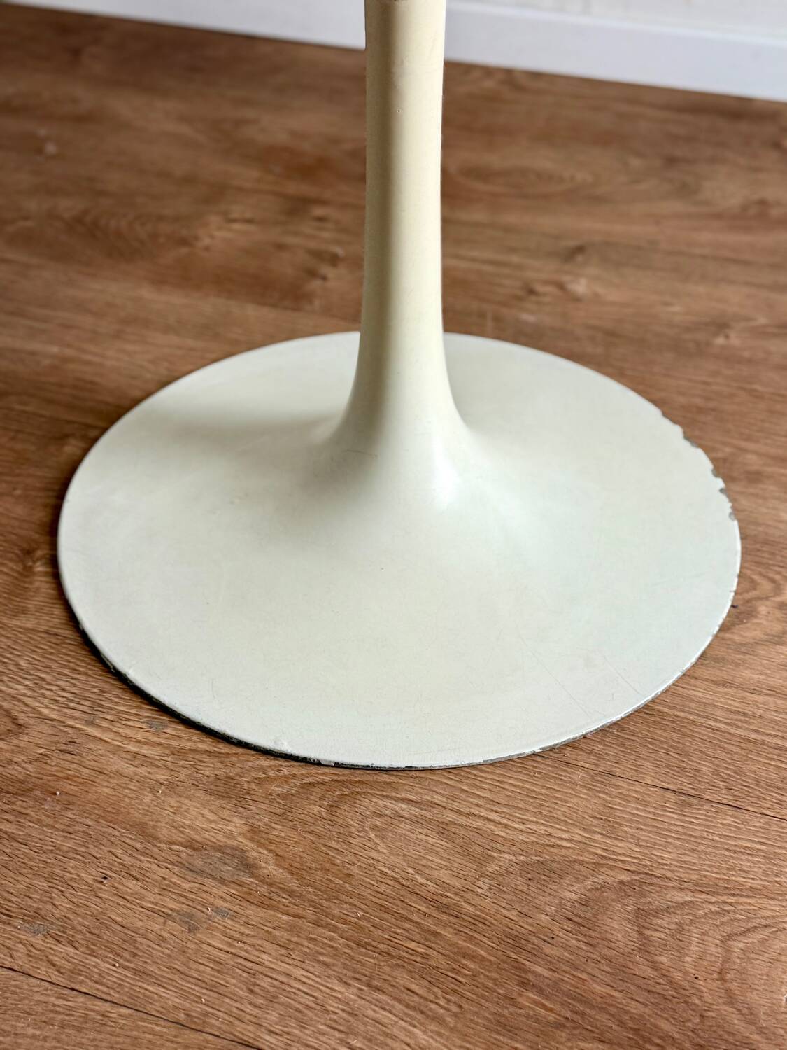 White round tulip-legged table attributed to Arkana