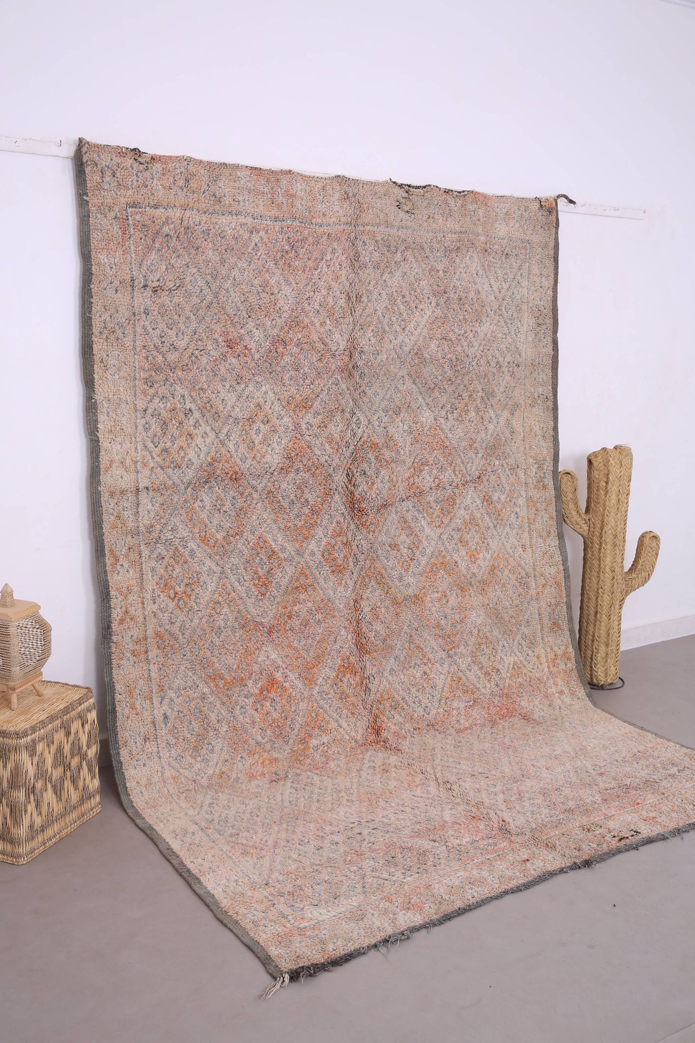 Pale Vintage Moroccan Rug 197 x 306 cm, Berber Wool Rug, Handmade Rug Boho