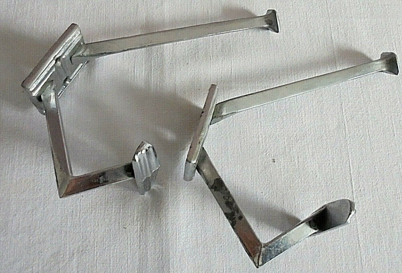 Lot de 2 patères métal avec 4 vis