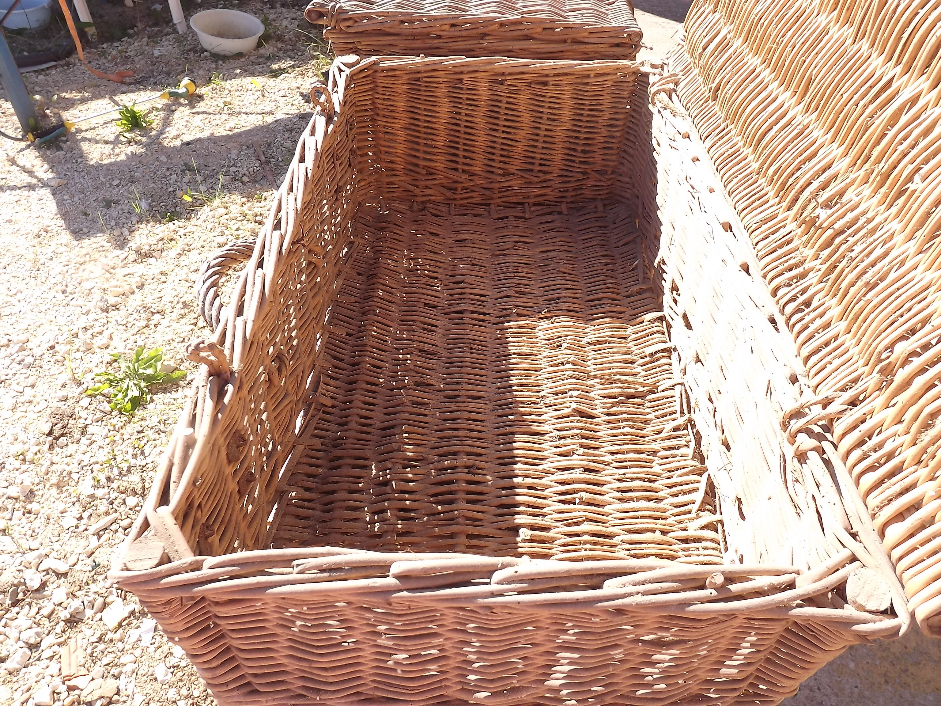 3 panières, old Wicker suitcases