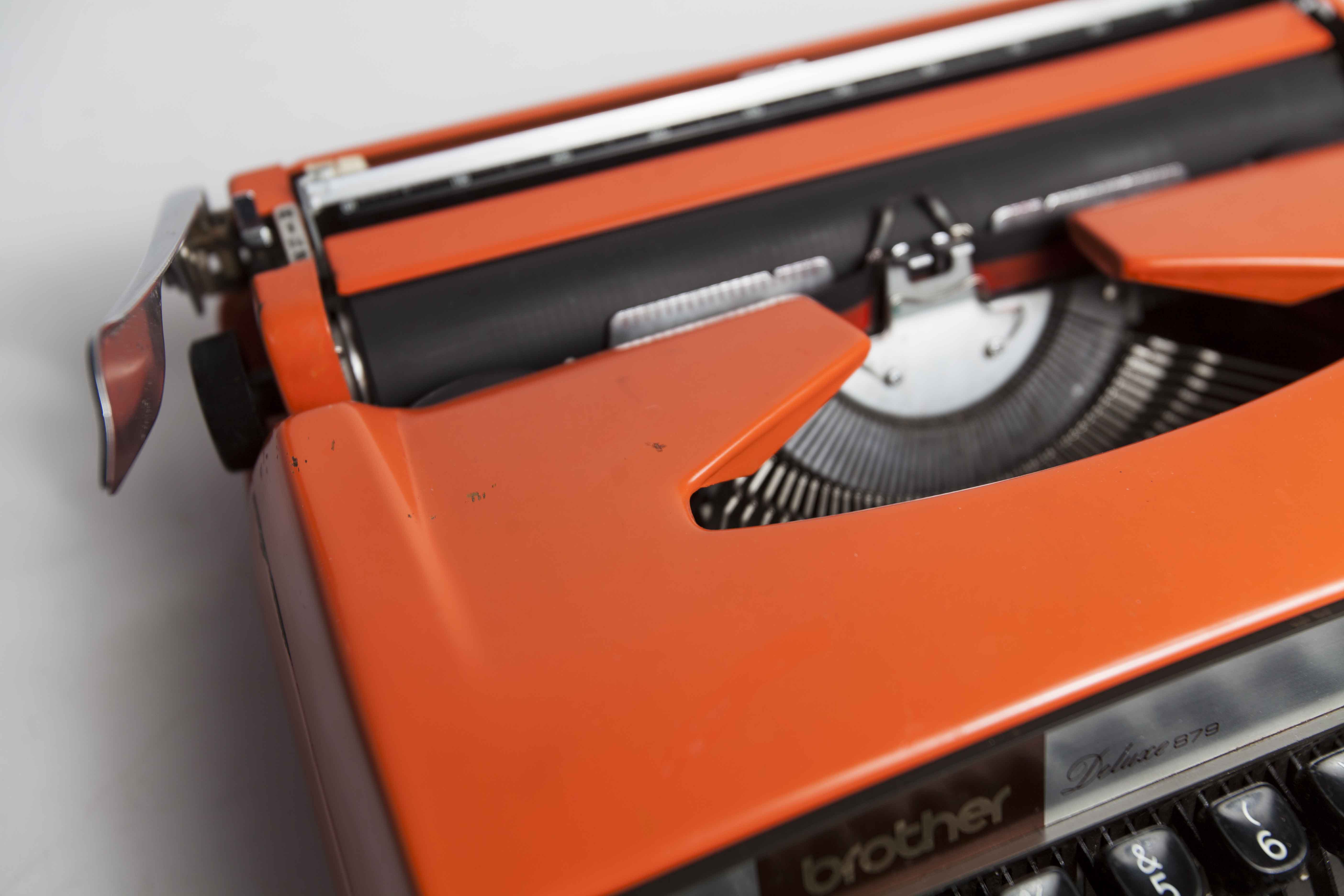 Machine à écrire brother de luxe 879 révisée et ruban neuf qwertz