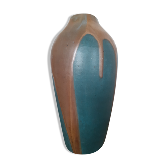 L. Pointu sandstone vase