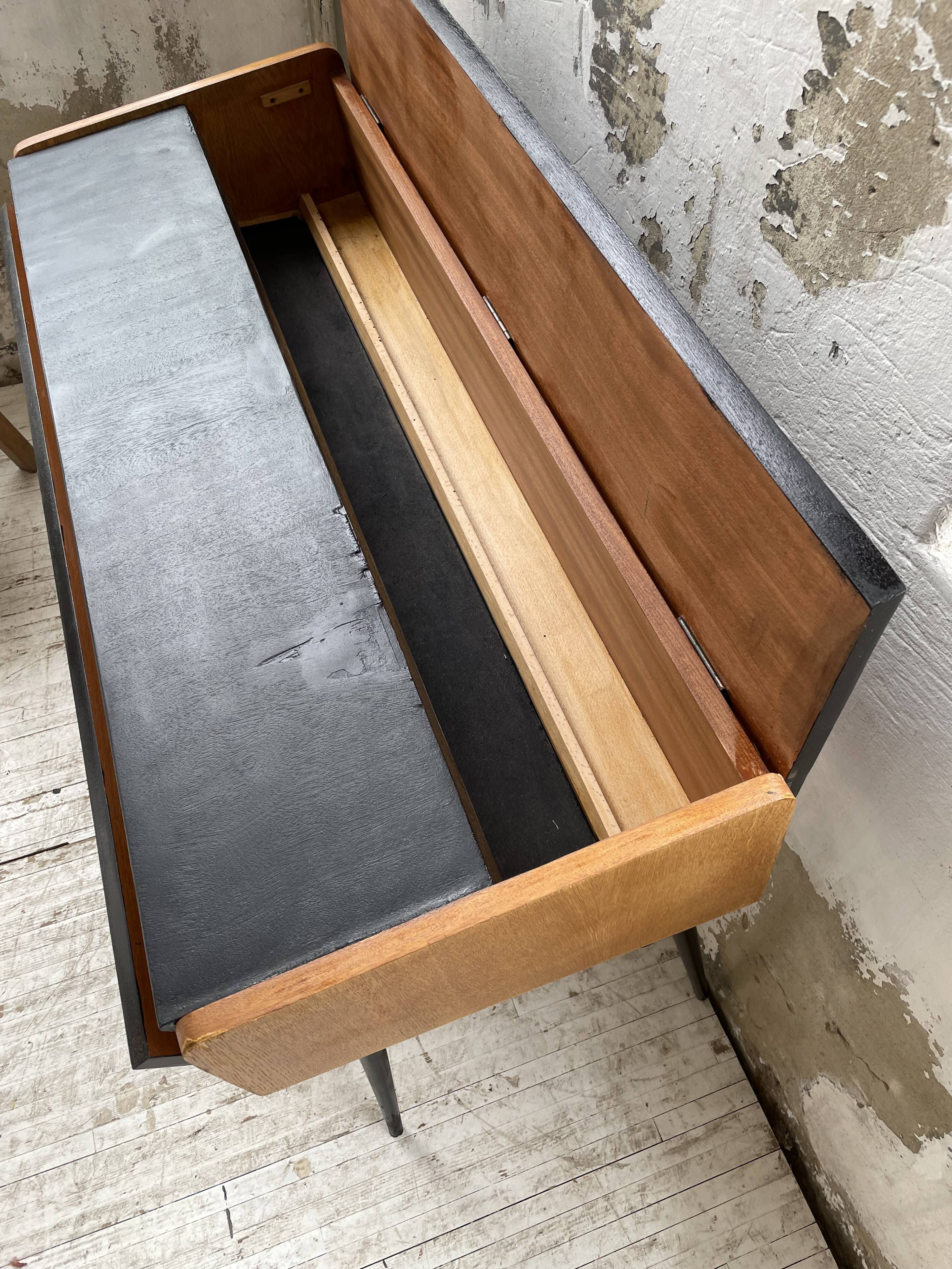 Console desktop feet compass 60s