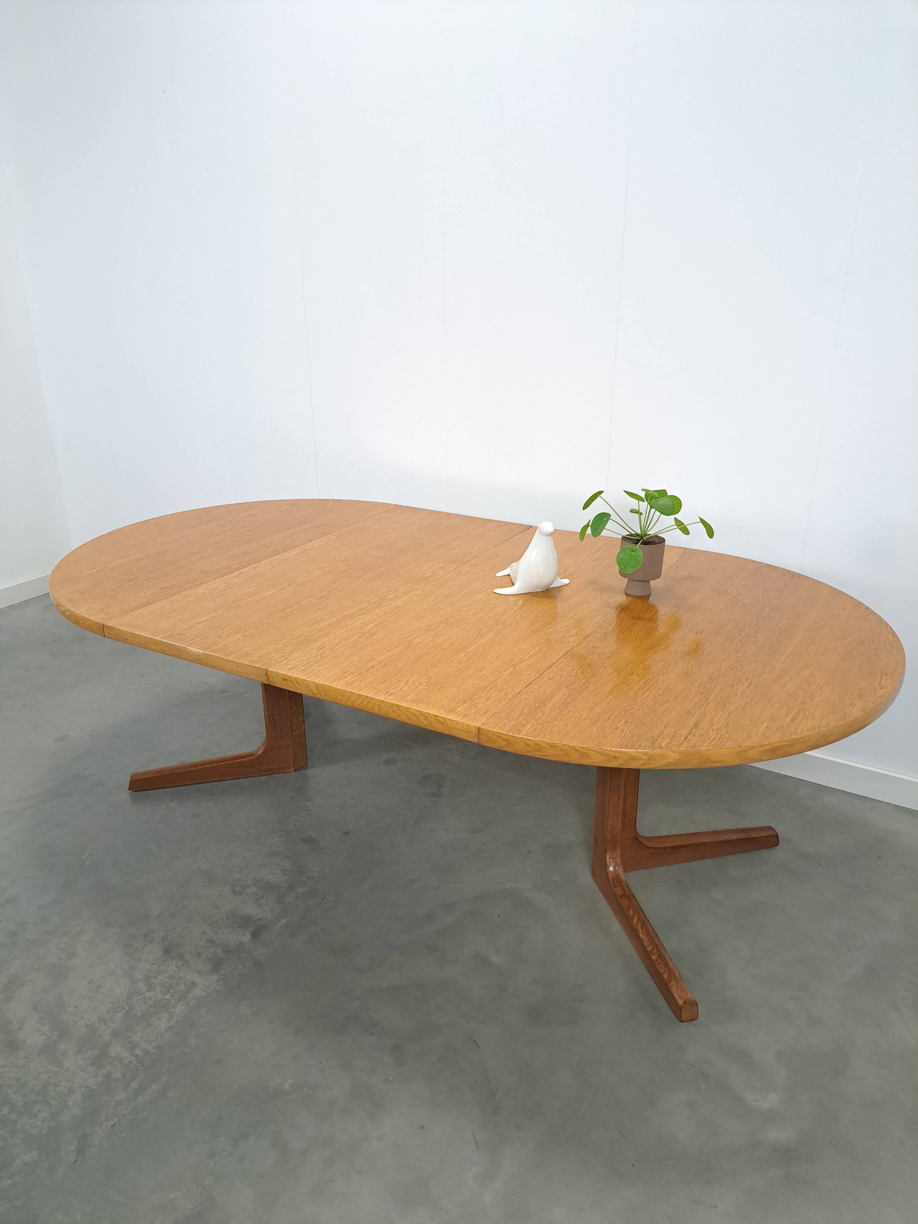 Ronde ovale eiken uitschuifbare eettafel