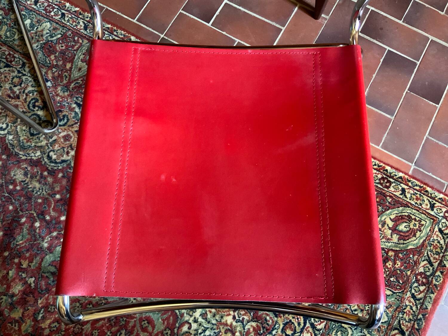 2 tubular chairs in red leather 1970