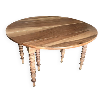 Extendable round table in solid walnut