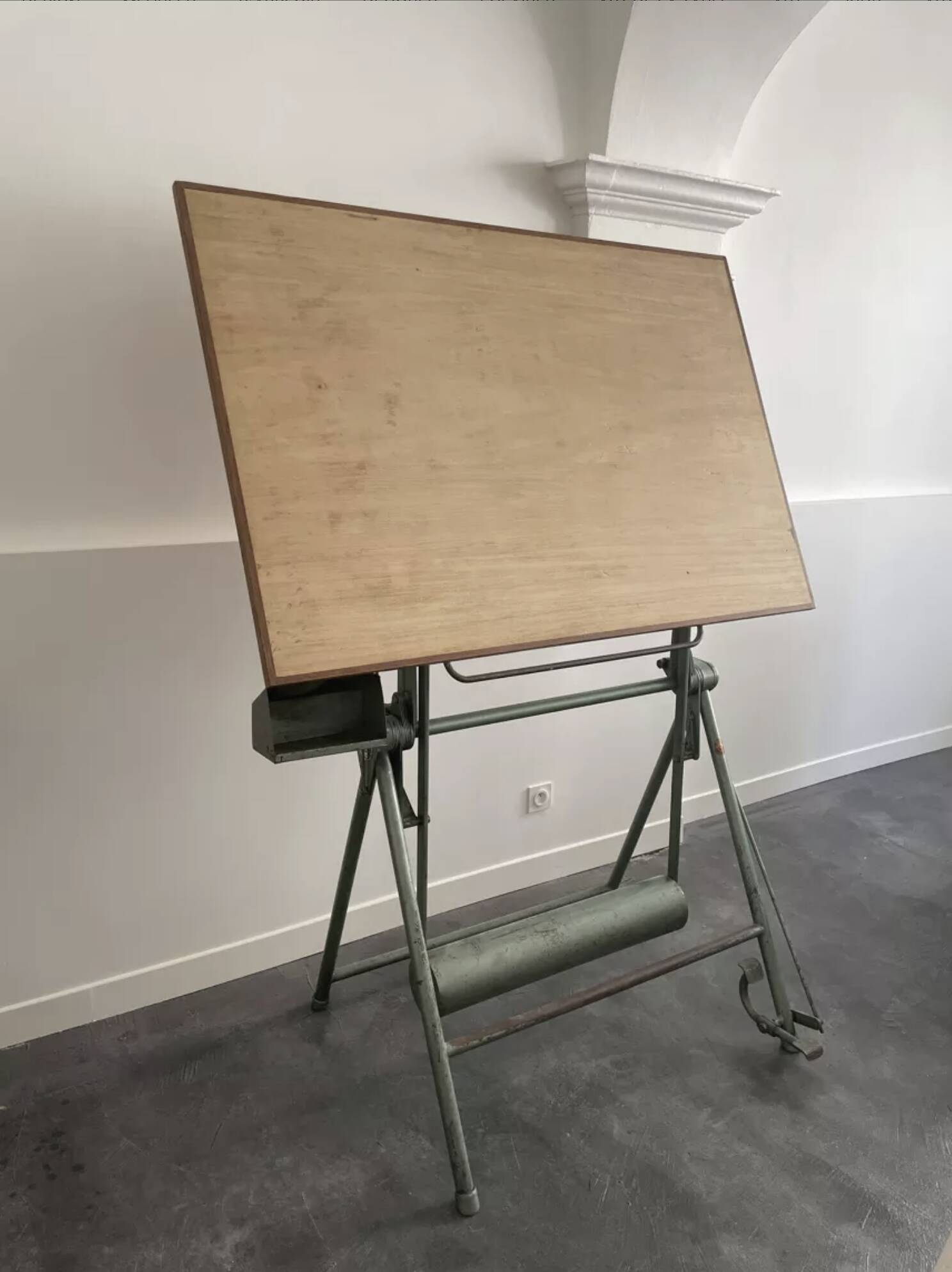 Heliolith Paris Lyon drawing table