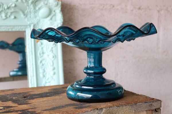 Coupe sur pied ancienne en verre soufflé