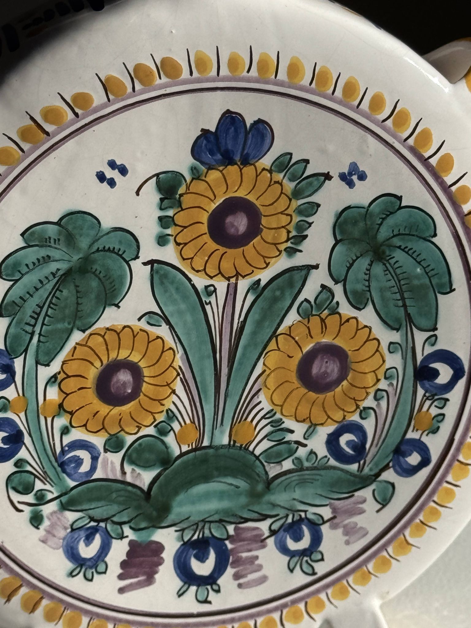 Vintage flat plate in white Modra earthenware, hand-painted.
