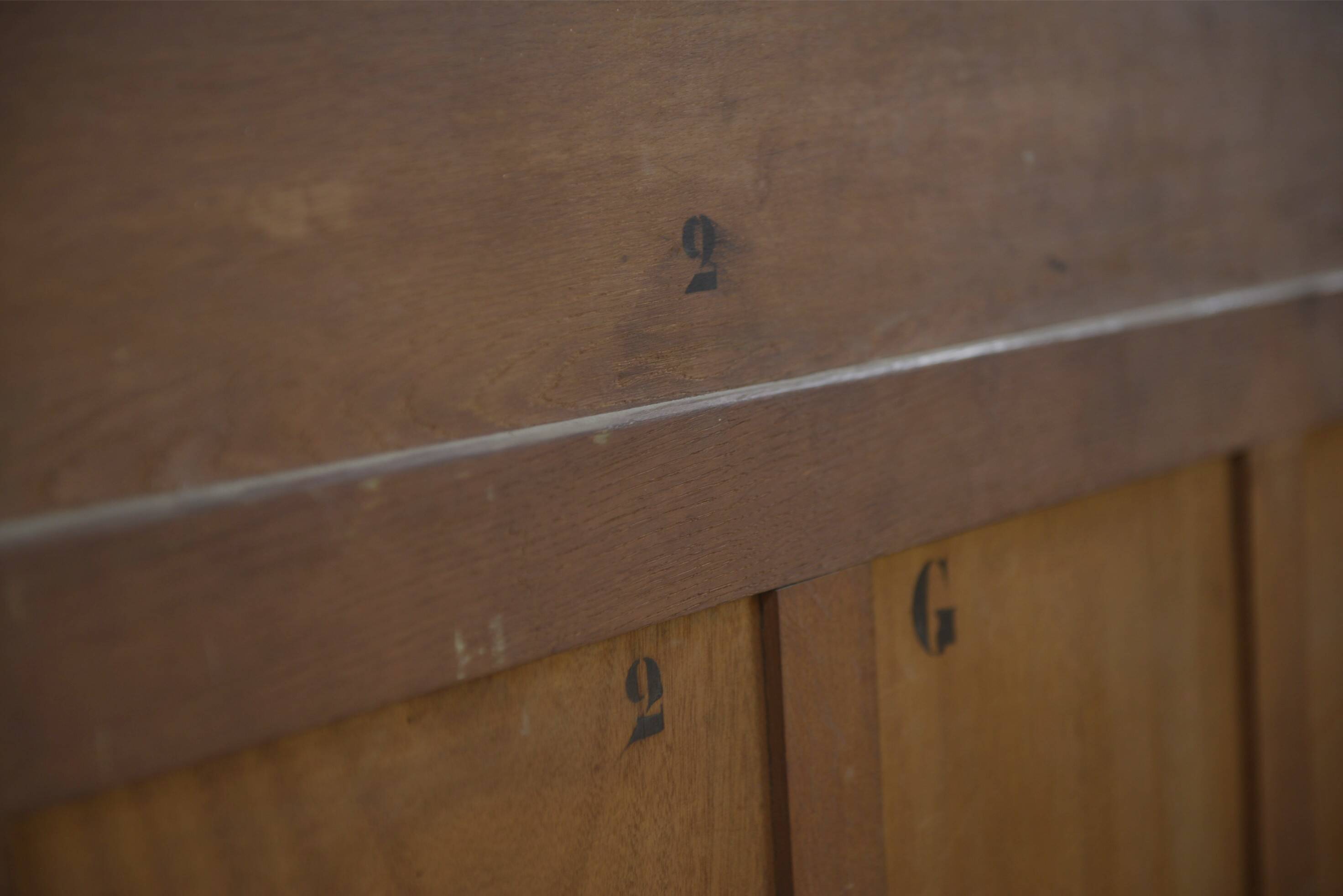 Armoire Art Déco néo-classique en placage d’ébène 1930’s