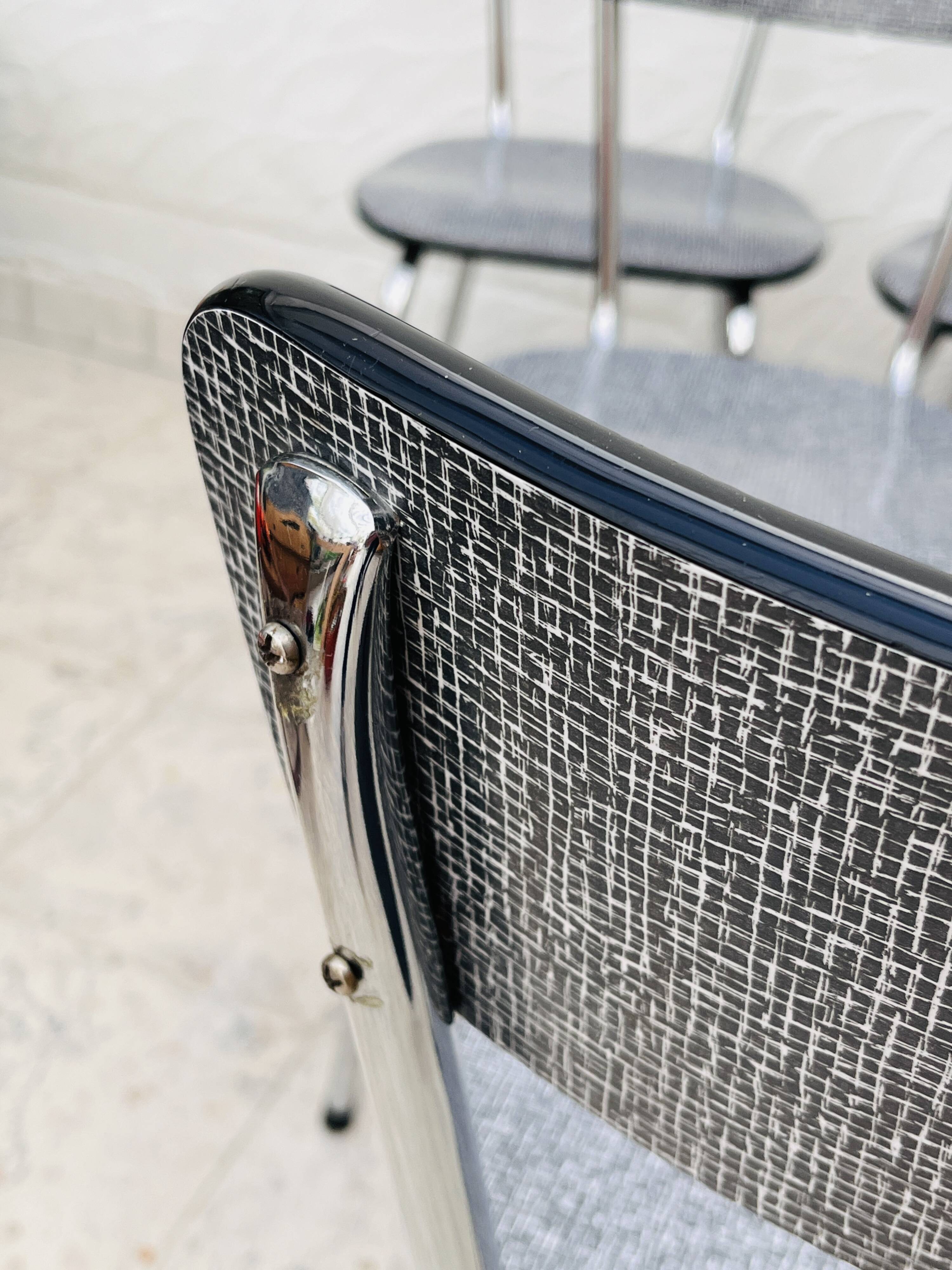 Set of 6 Formica chairs