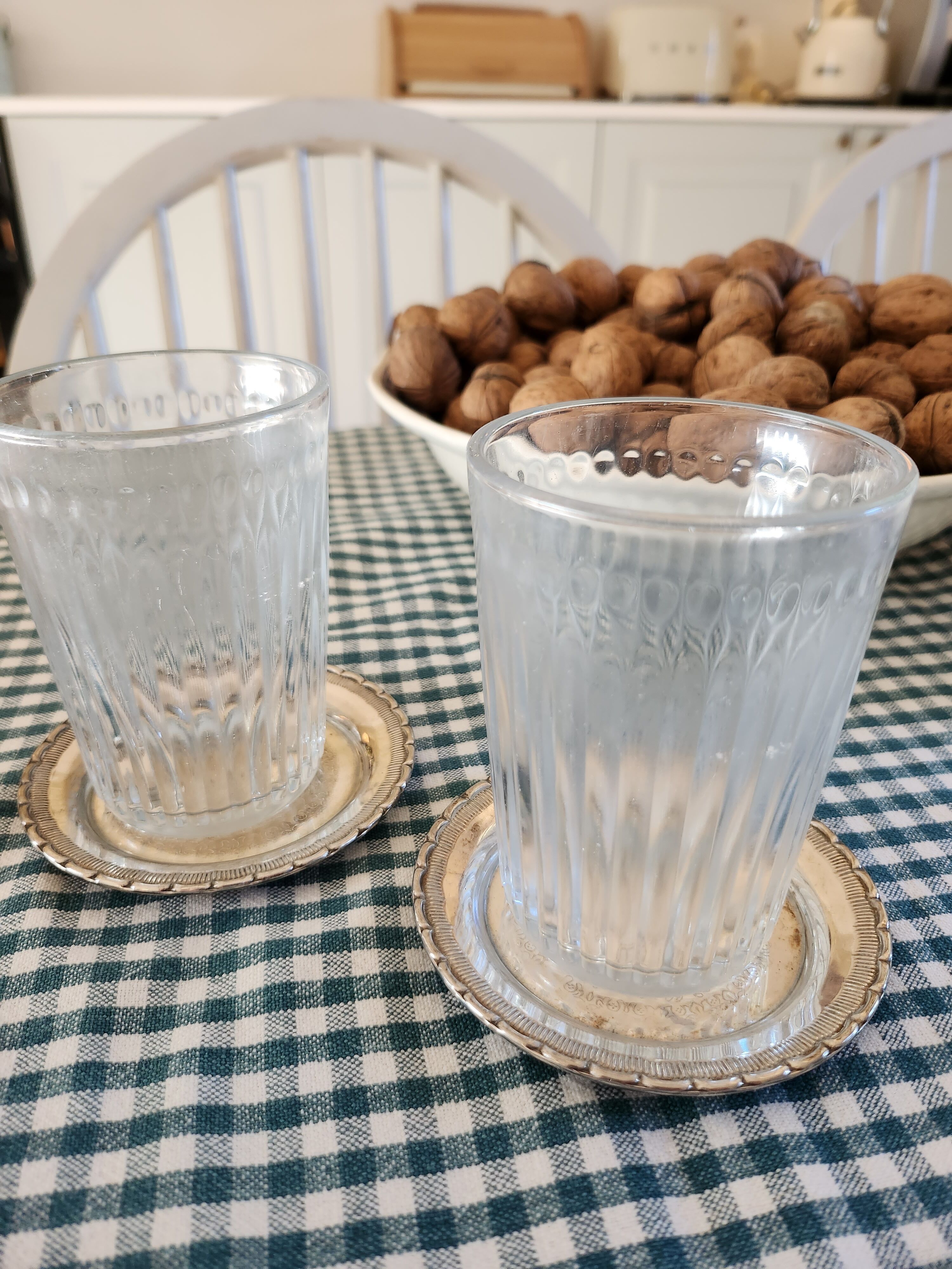 6 coasters engraved in silver metal