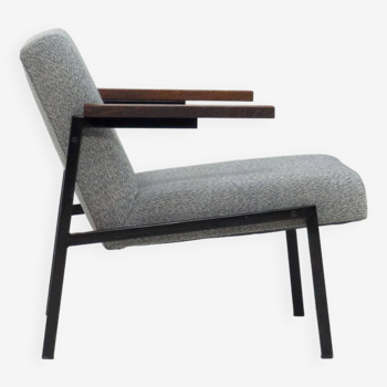 Spectrum ‘SZ66’ lounge chair by Martin Visser