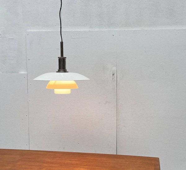 Lampe suspendue en métal et verre modèle danois milieu du siècle Ph 4 1/2 - 4 par Poul Henningsen pour Louis Poulsen, années 1980