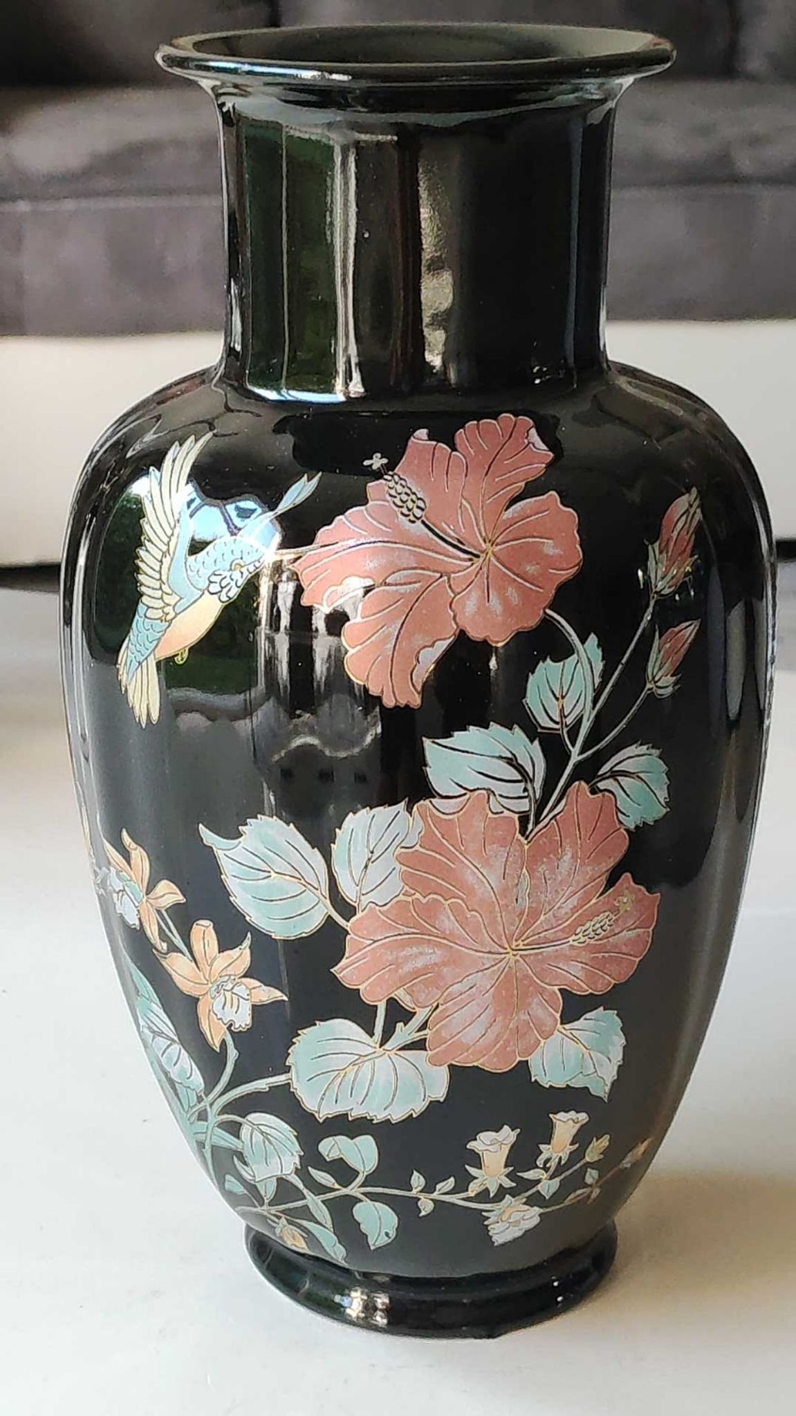 Asian baluster vase, with undulations. ceramic. floral motifs, exotic bird. exclusive décor. high 26 cm