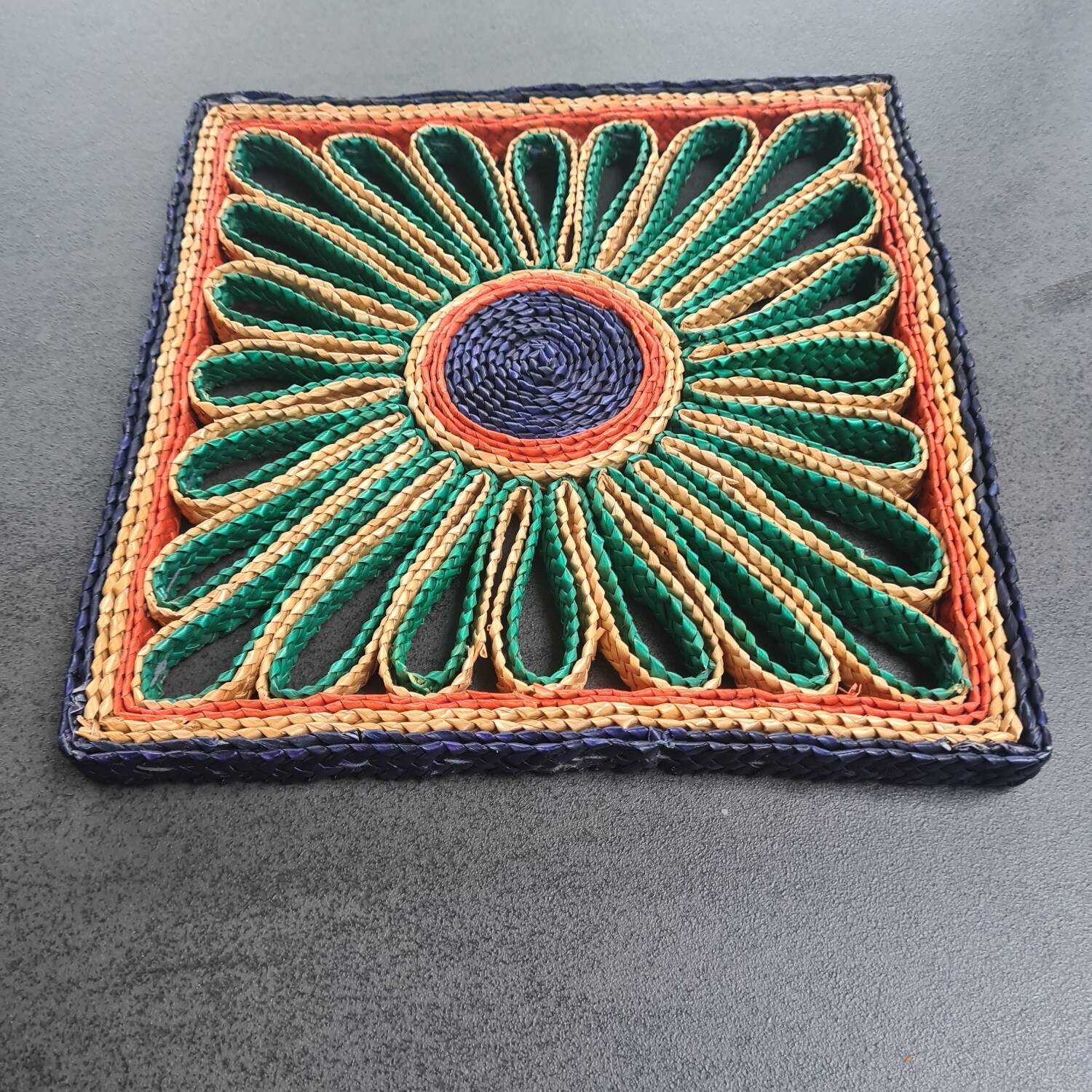 Raffia trivet:multicolor