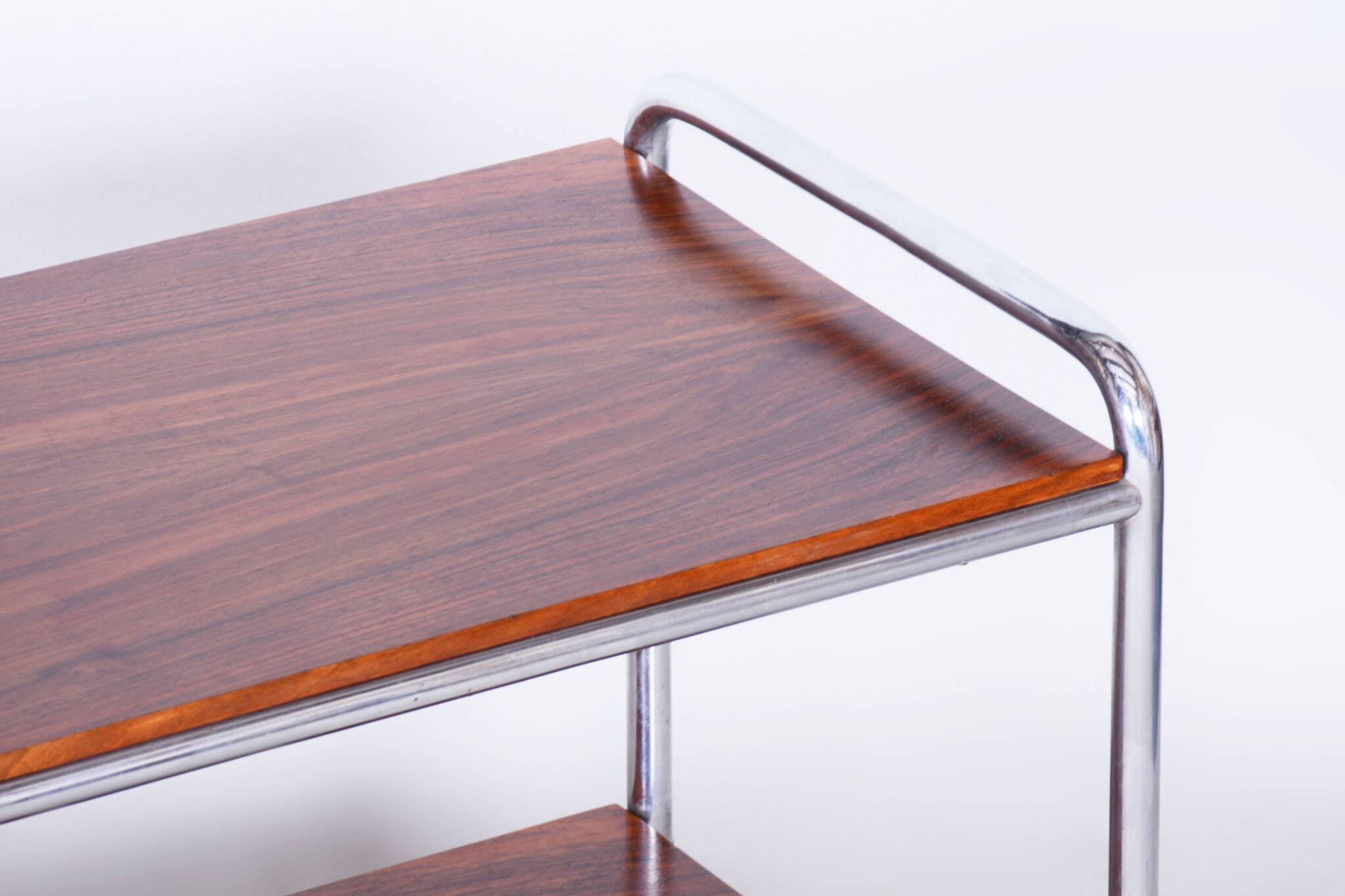 Table d'appoint Bauhaus restaurée, noyer, acier chromé, tchèque, années 1930