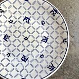 Assiette plate Sarreguemines en faïence bleue et blanche
