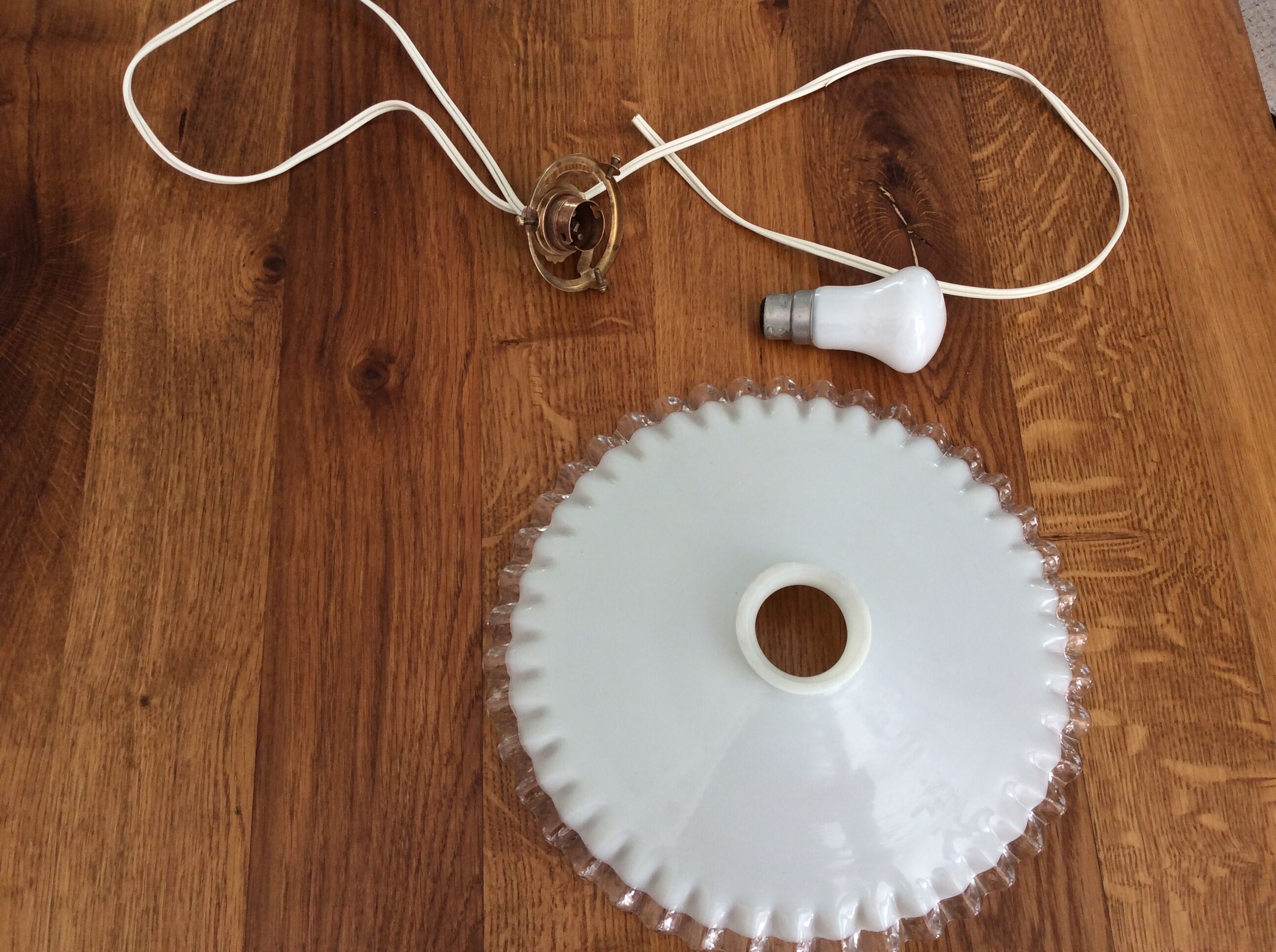 Old suspension in toothed opaline