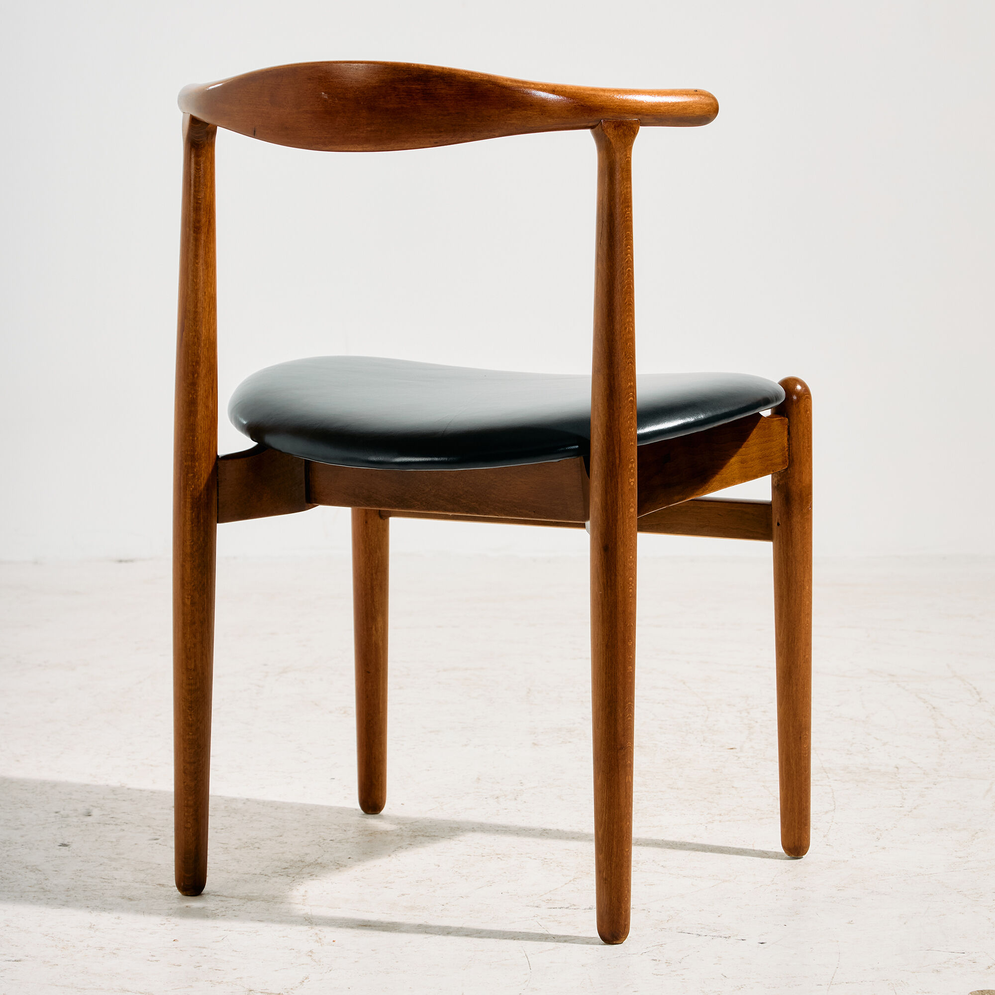 Restored dining chair FH708 by Hans J. Wegner
