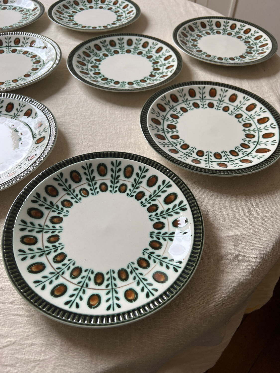 Boch La Louvière plates walnut model