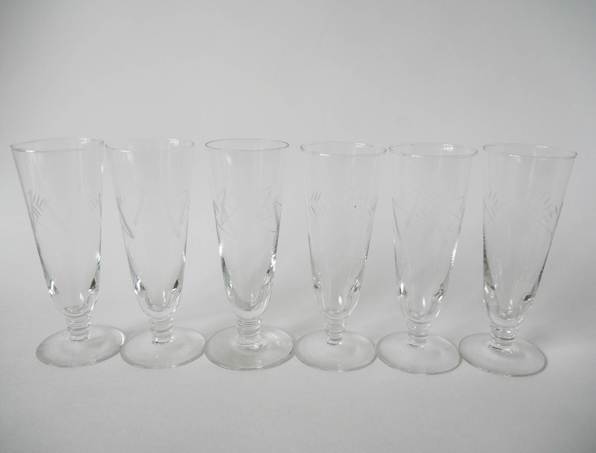 Set of 6 champagne flutes engraved 1960