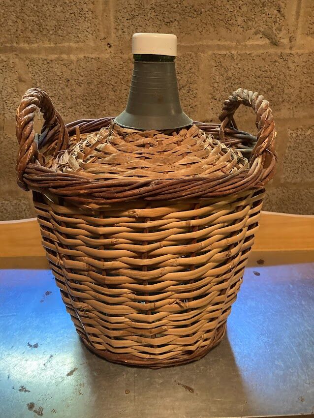Dame-jeanne in 10L glass and wicker basket, old