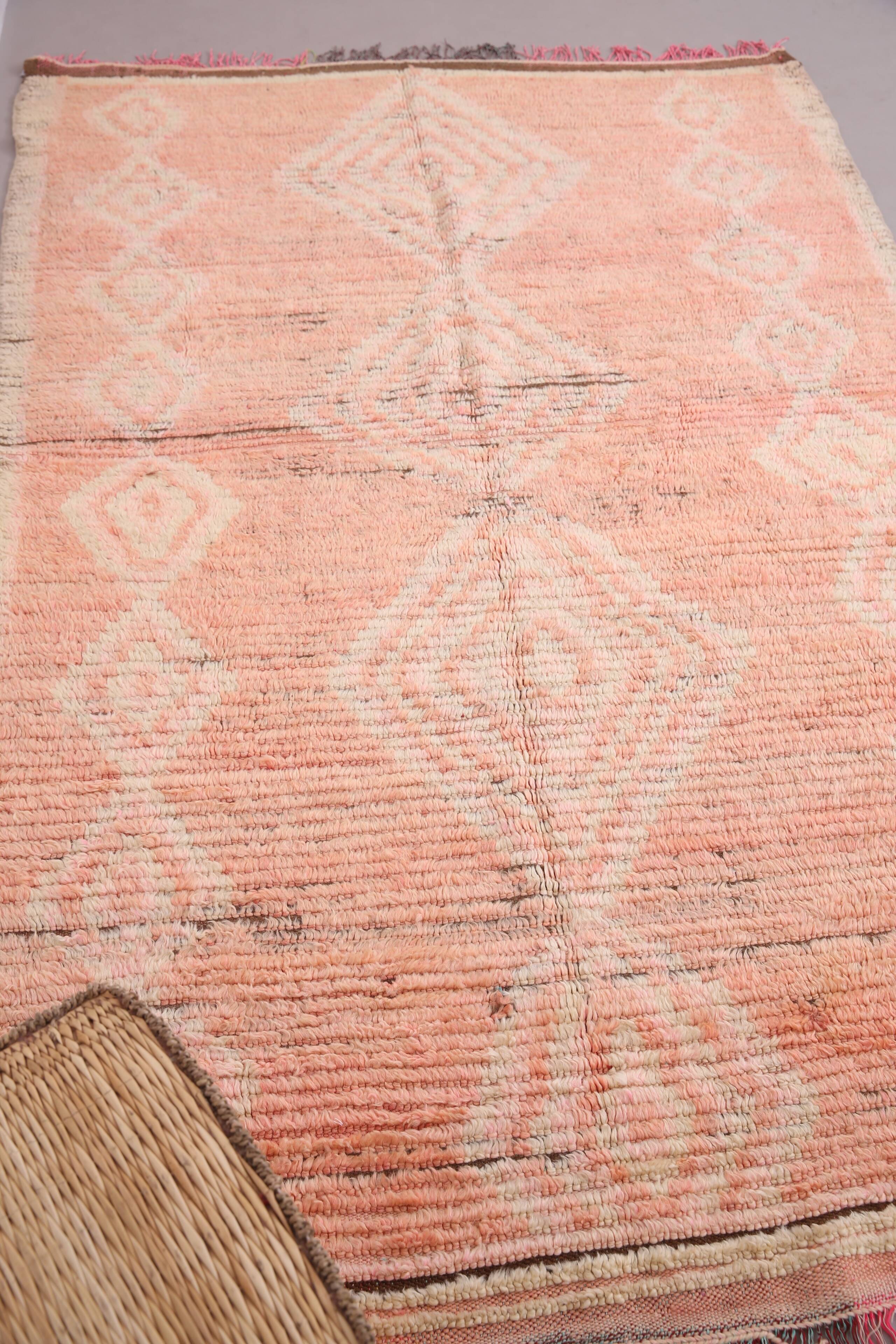 Tapis marocain vintage en laine rose