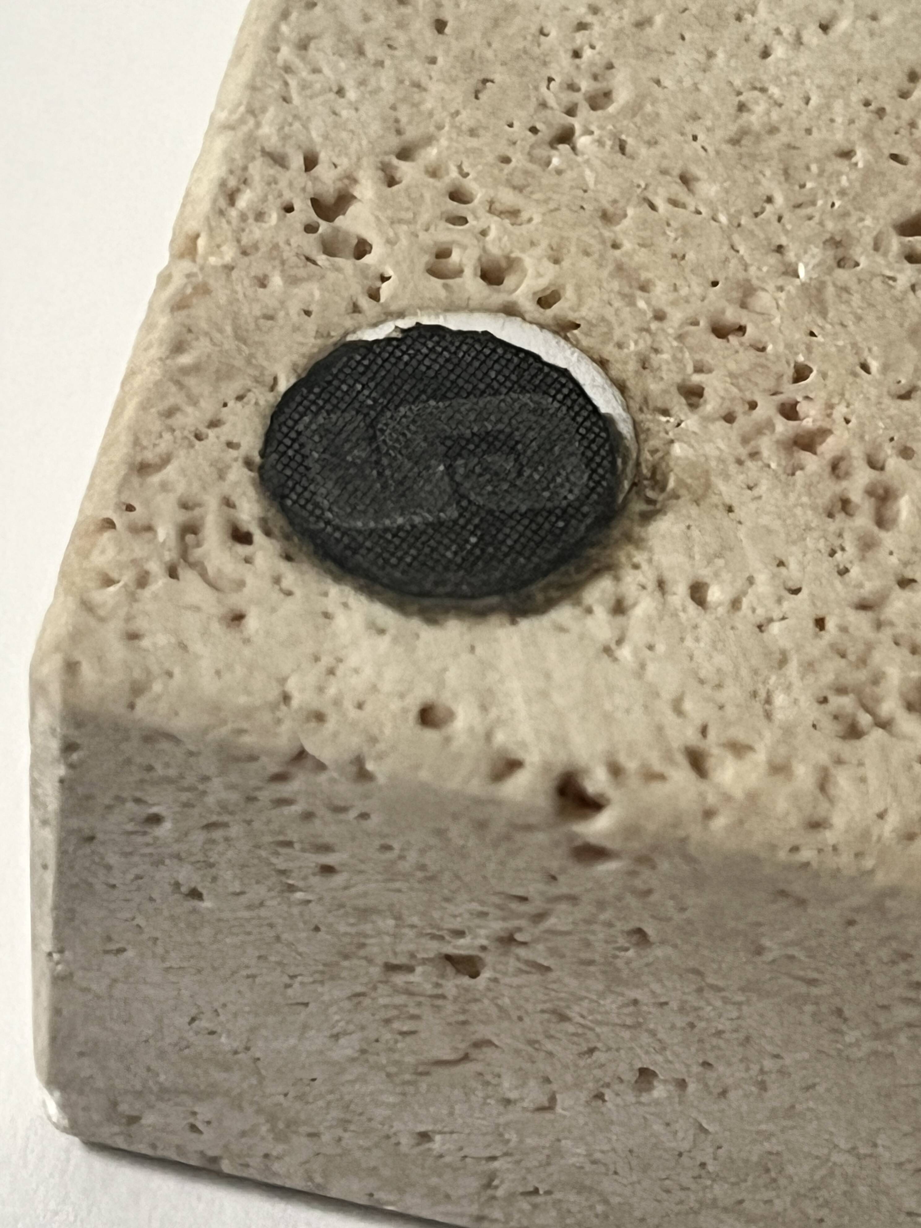 Sculpted travertine ashtray by Fratelli Manelli, Italian design 1970.