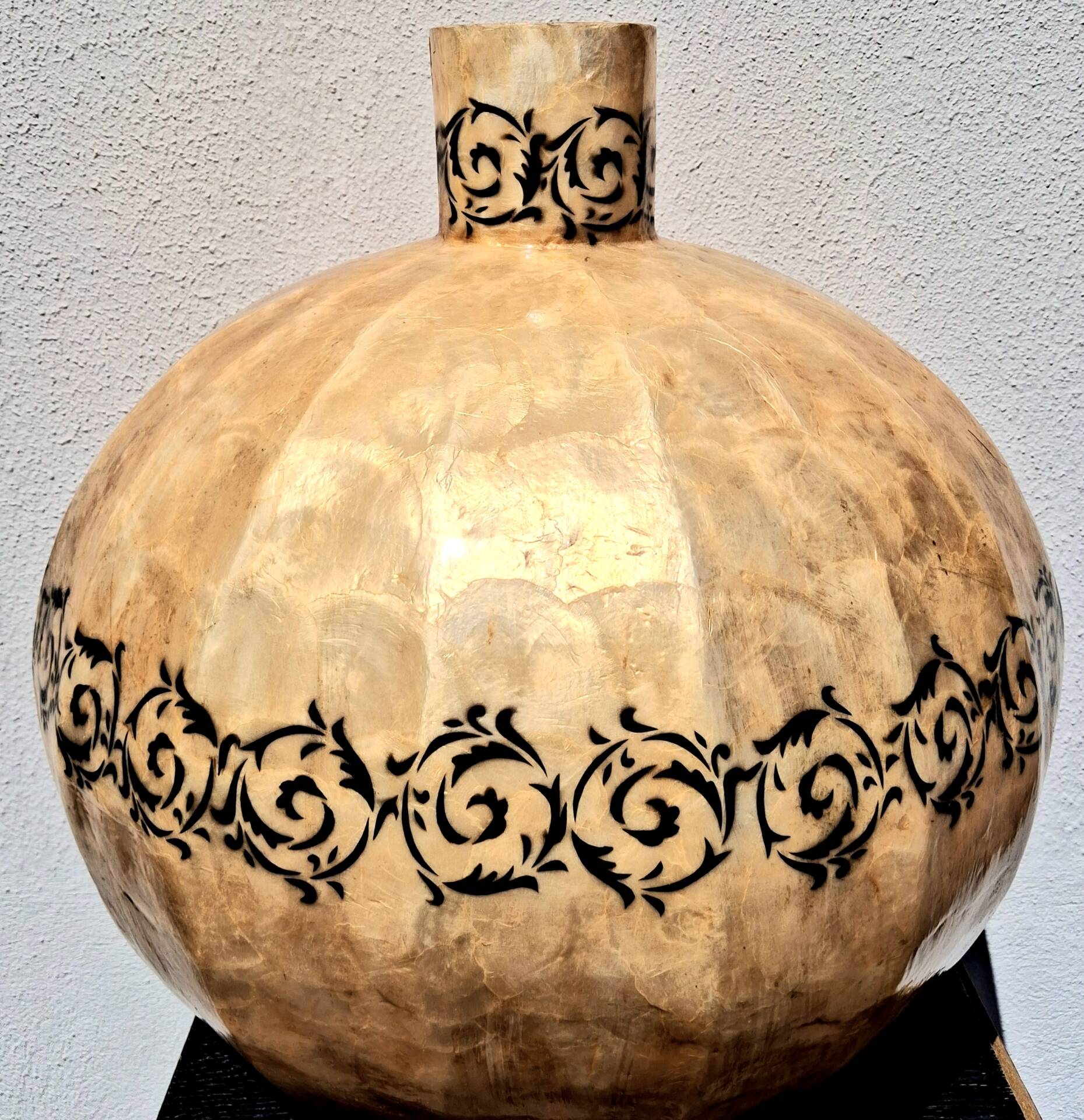 Large mother-of-pearl vase with arabesque decoration, vintage design.