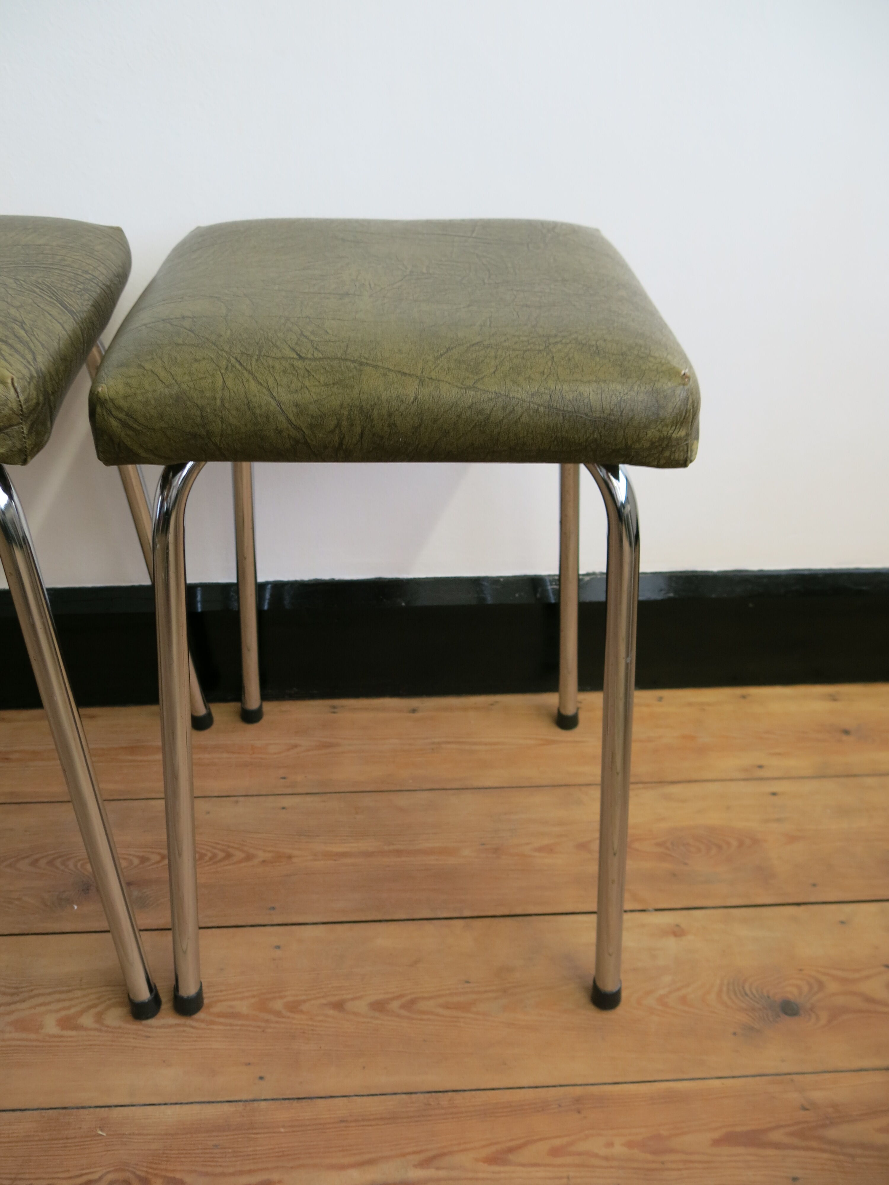 Duo of vintage stools in chrome and green skai