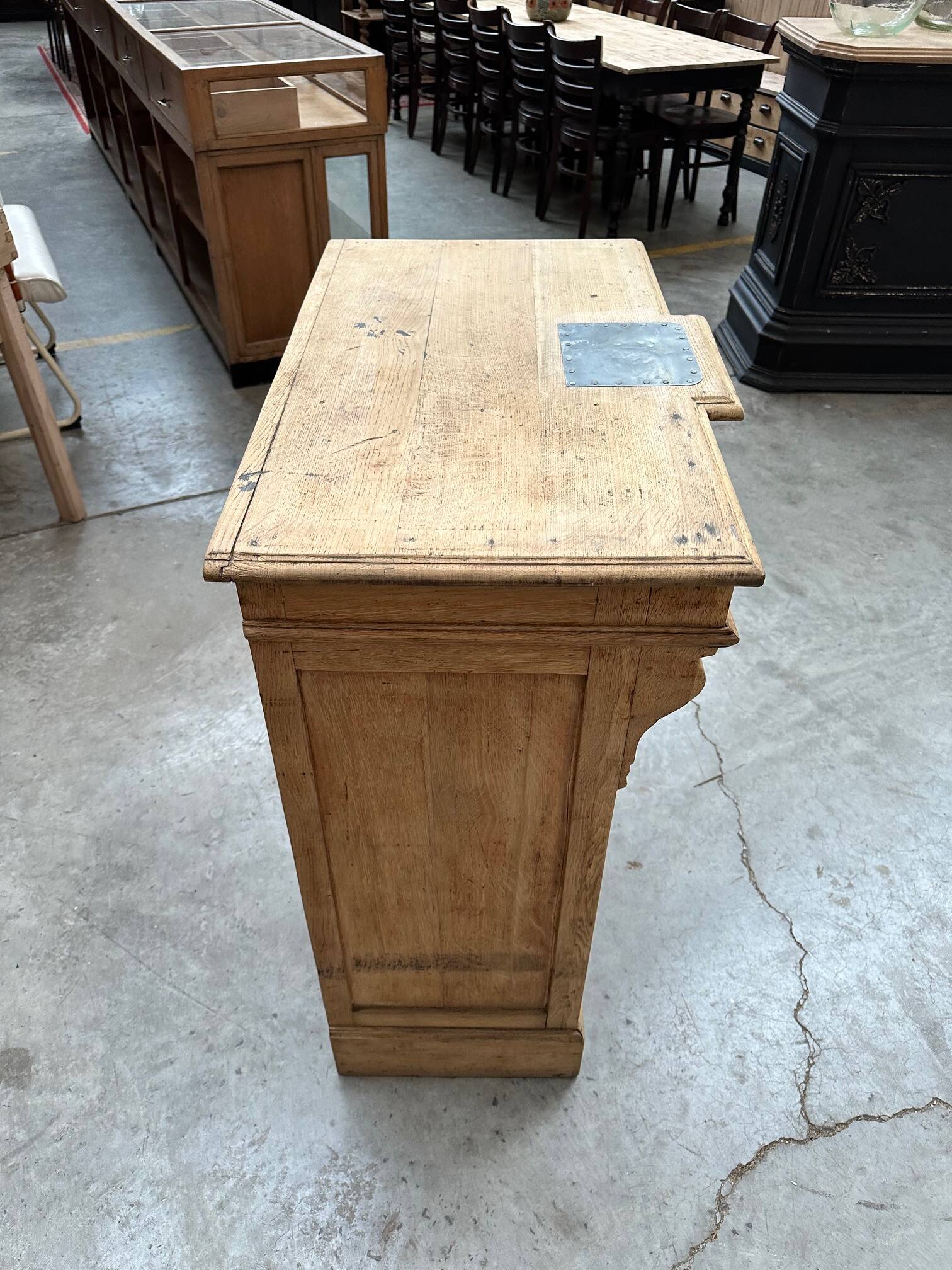 Comptoir d’accueil en chêne