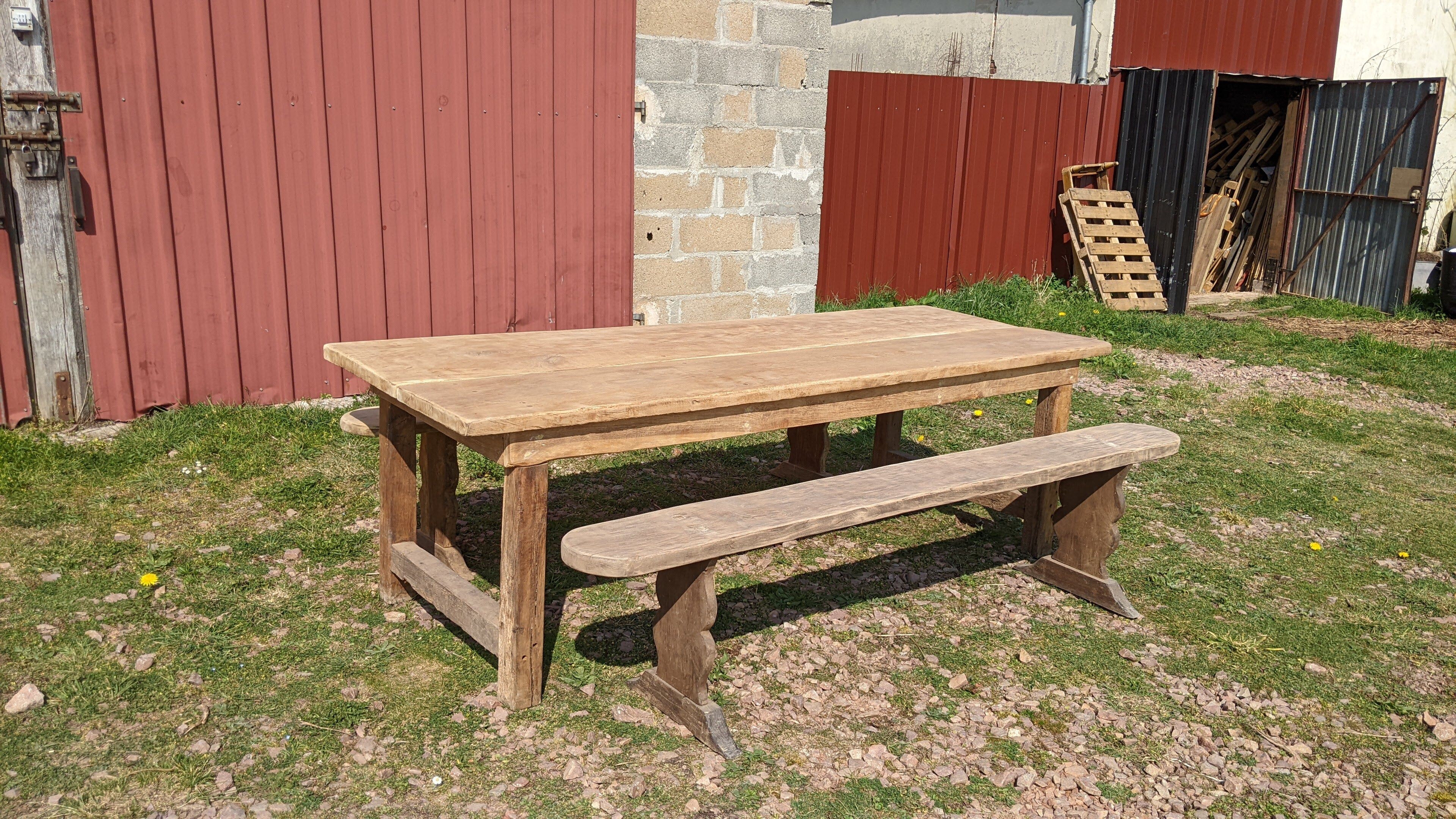 Table de ferme et ses deux bancs