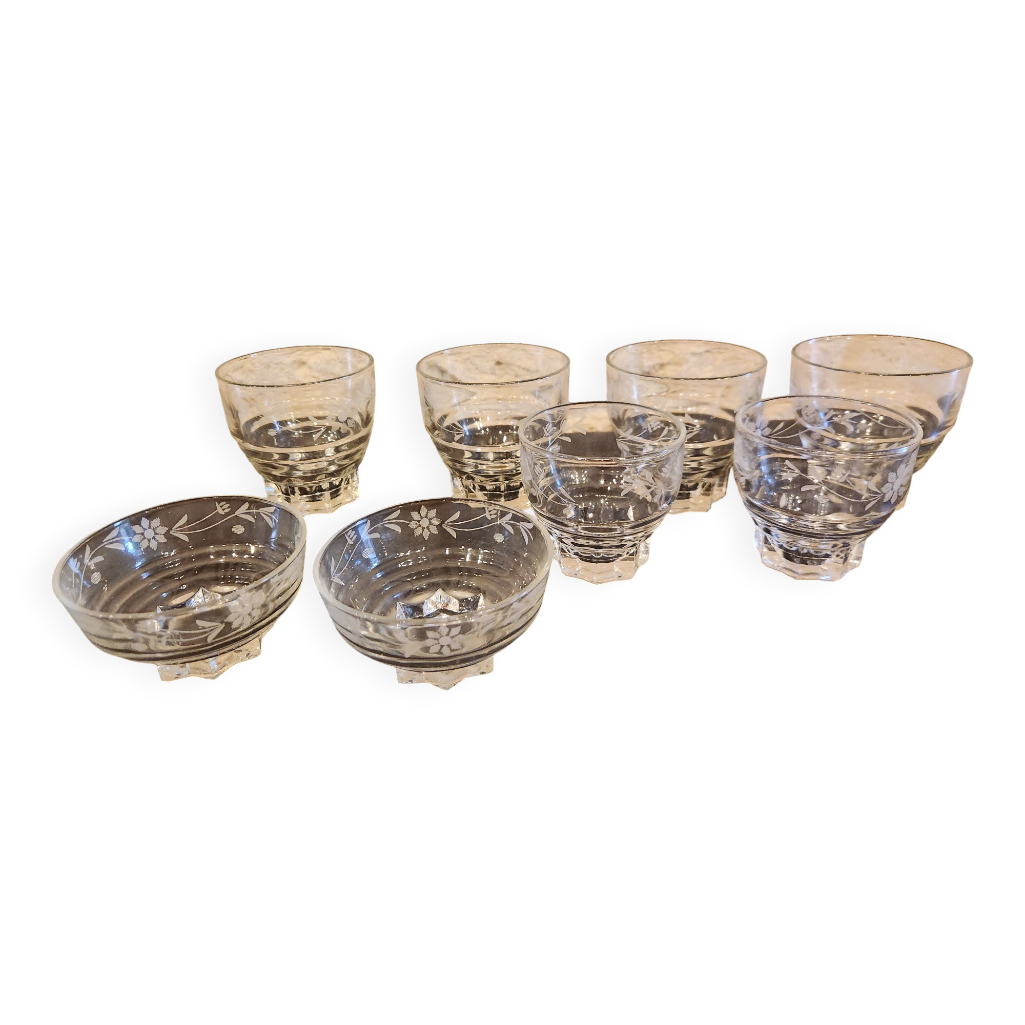 8 verres vintage en verre gravé pied étoile
