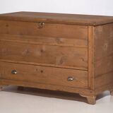 Coffre en pin et laiton, c.1920