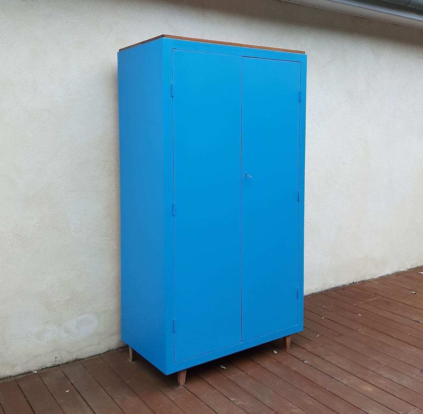 Compass foot cabinet