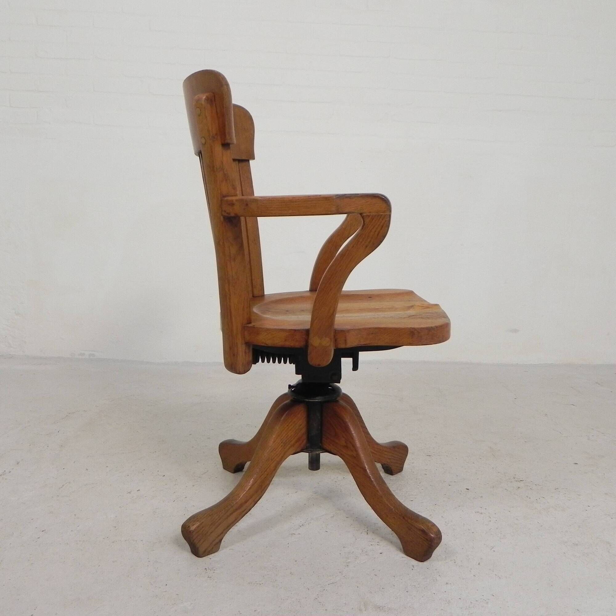 Oak office chair with adjustable spring system and height adjustment, 1950s.