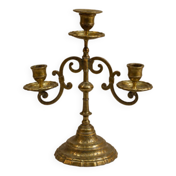 Candélabre à trois lumières en laiton gravé — France, circa 1900