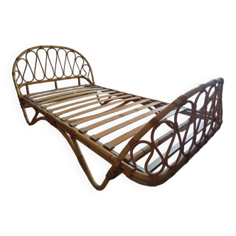 Rattan basket bed