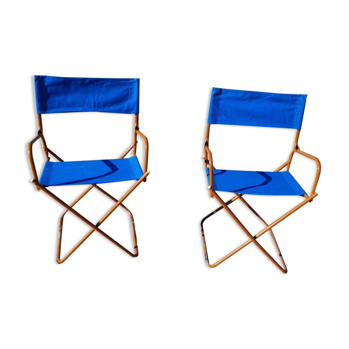 2 folding chairs