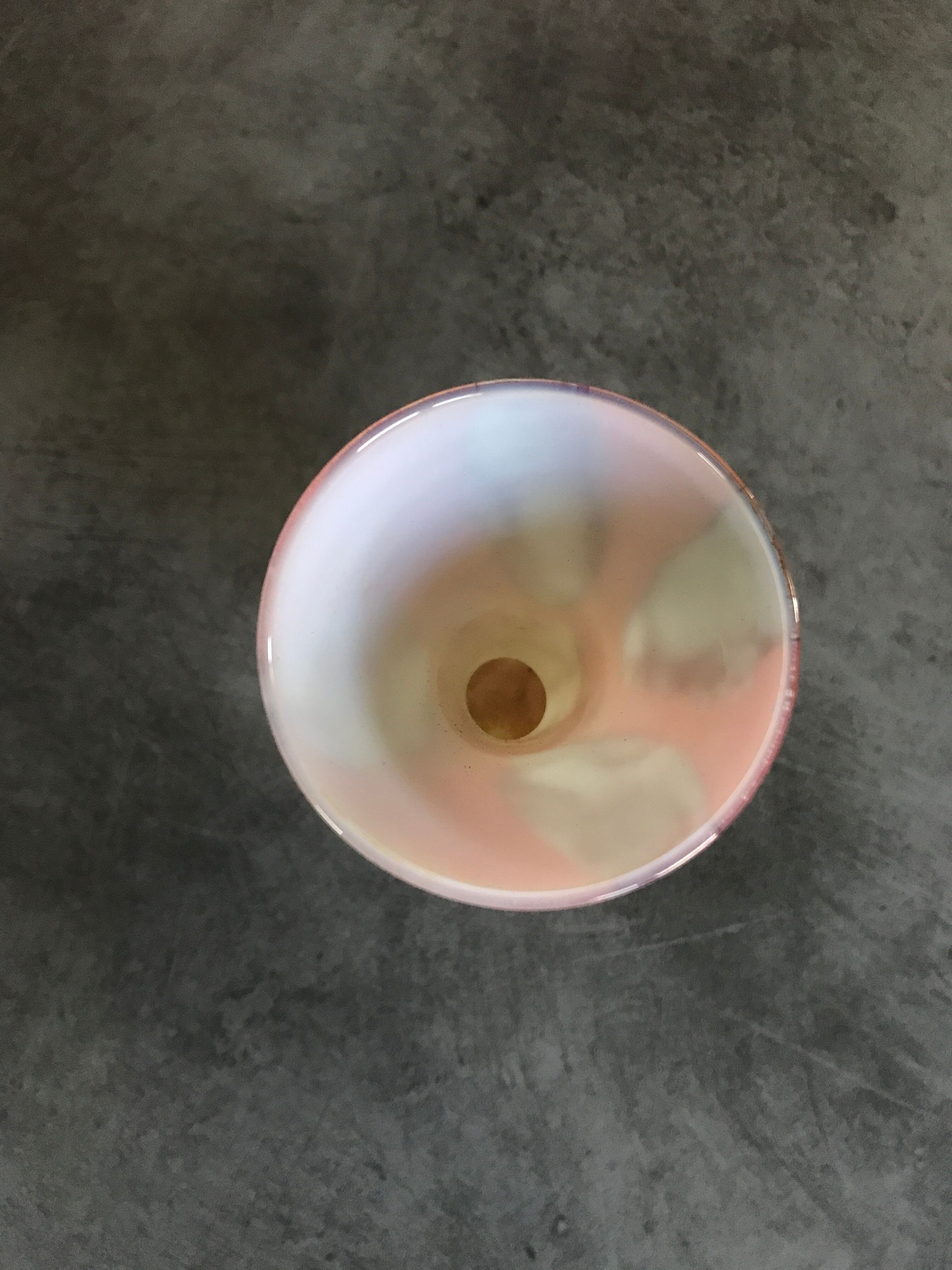 Vase soliflore in enamelled opaline decoration of pearly patterns 20 cm