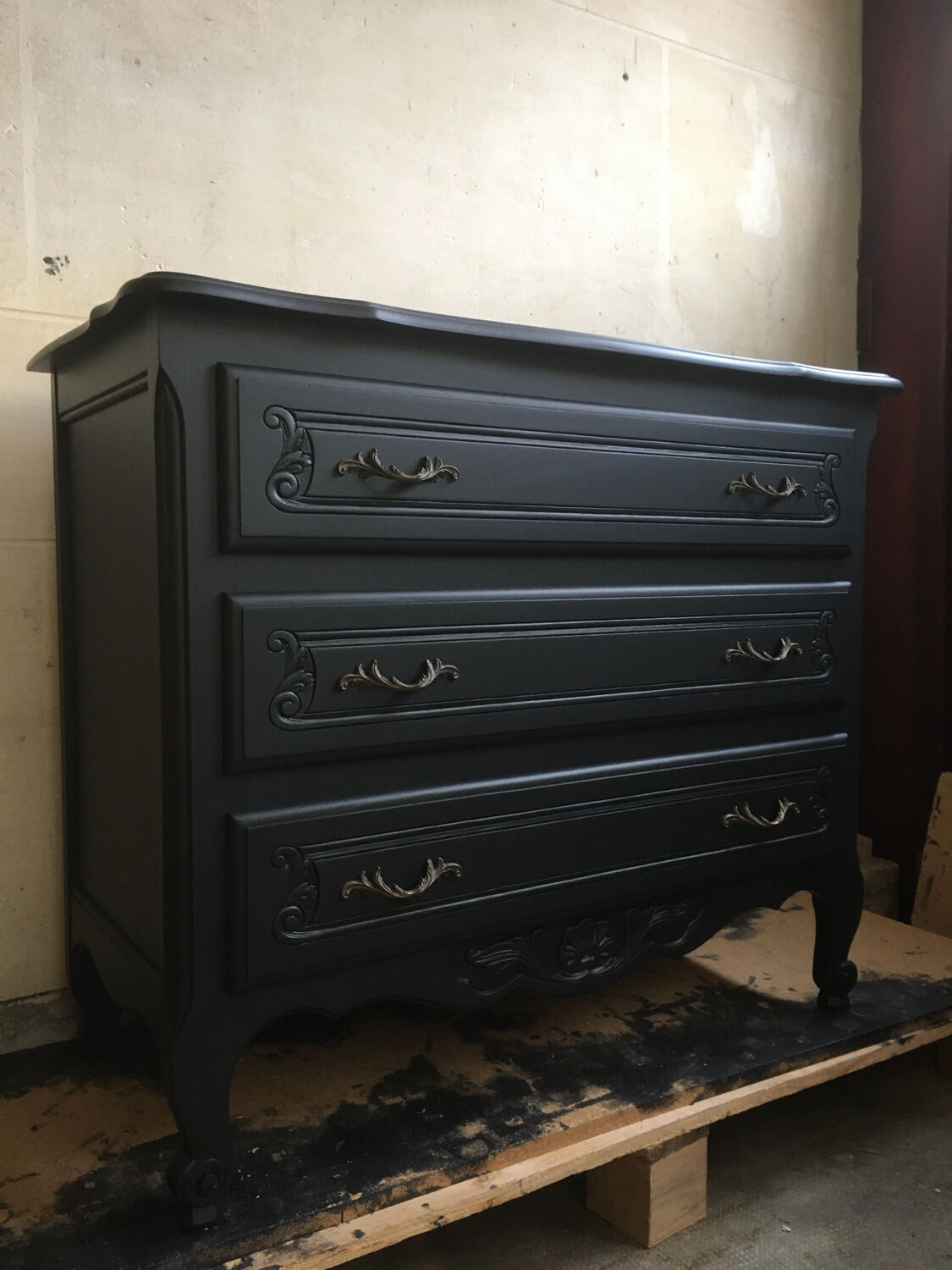 Black vintage chest of drawers