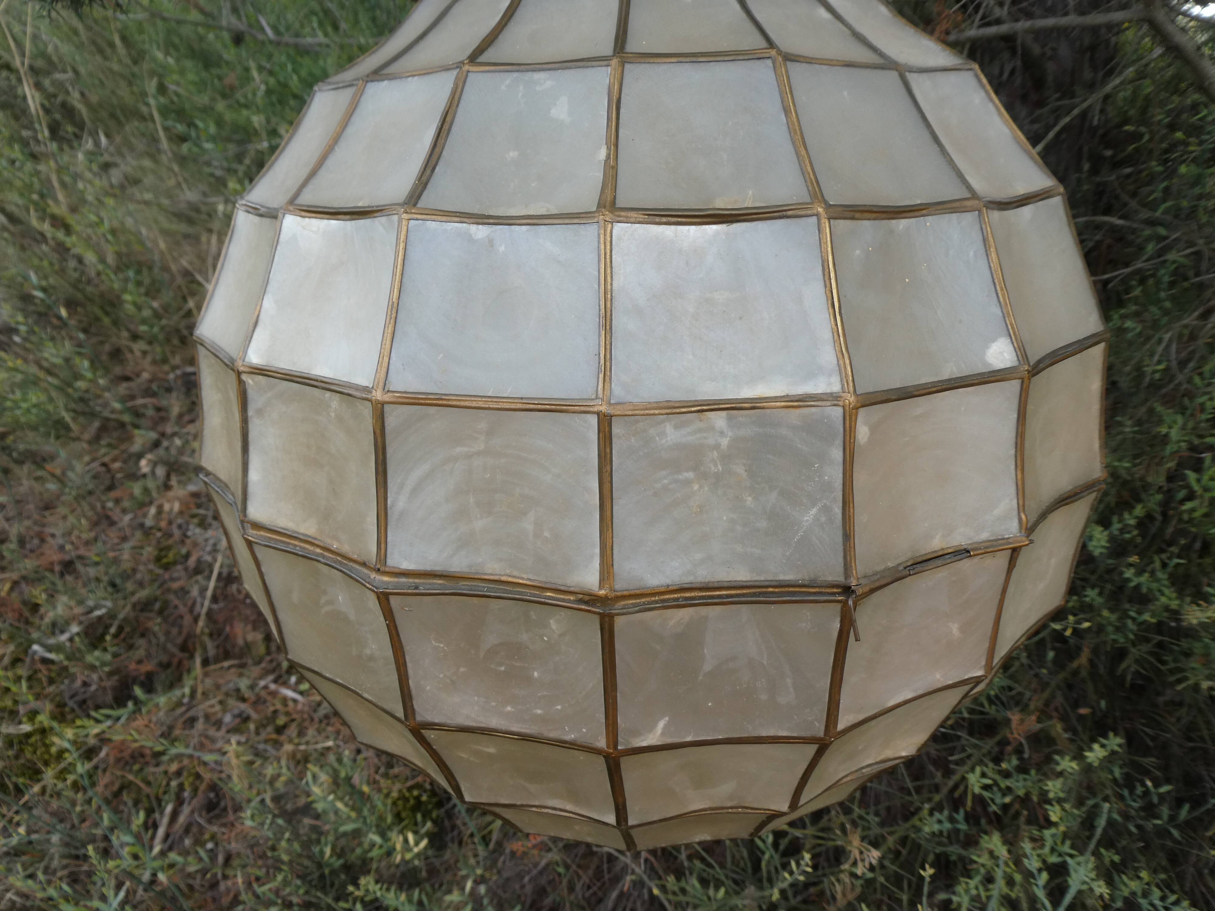 Suspension boule à facettes en nacre et laiton vintage xxl