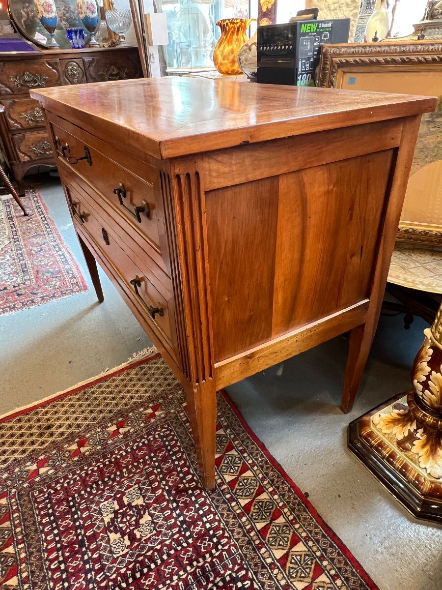 Louis XVI jump commode, 18th century, made of solid walnut.