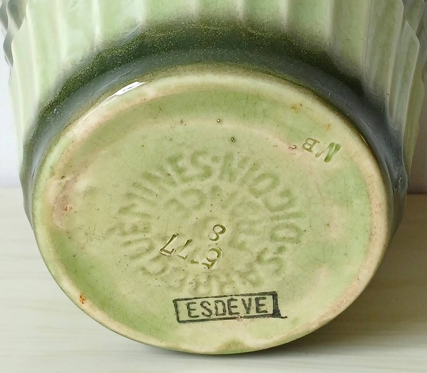 Digoin Sarreguemines Esdève model planter